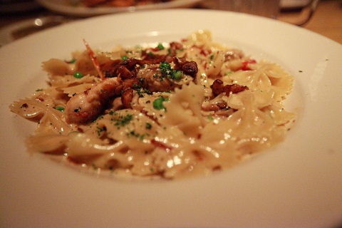 Featured image of post Farfalle With Chicken And Roasted Garlic Calories It was well worth it though because it was scrumptious